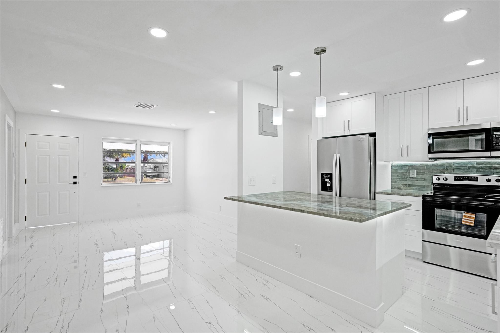 CORAL MANOR - Residential