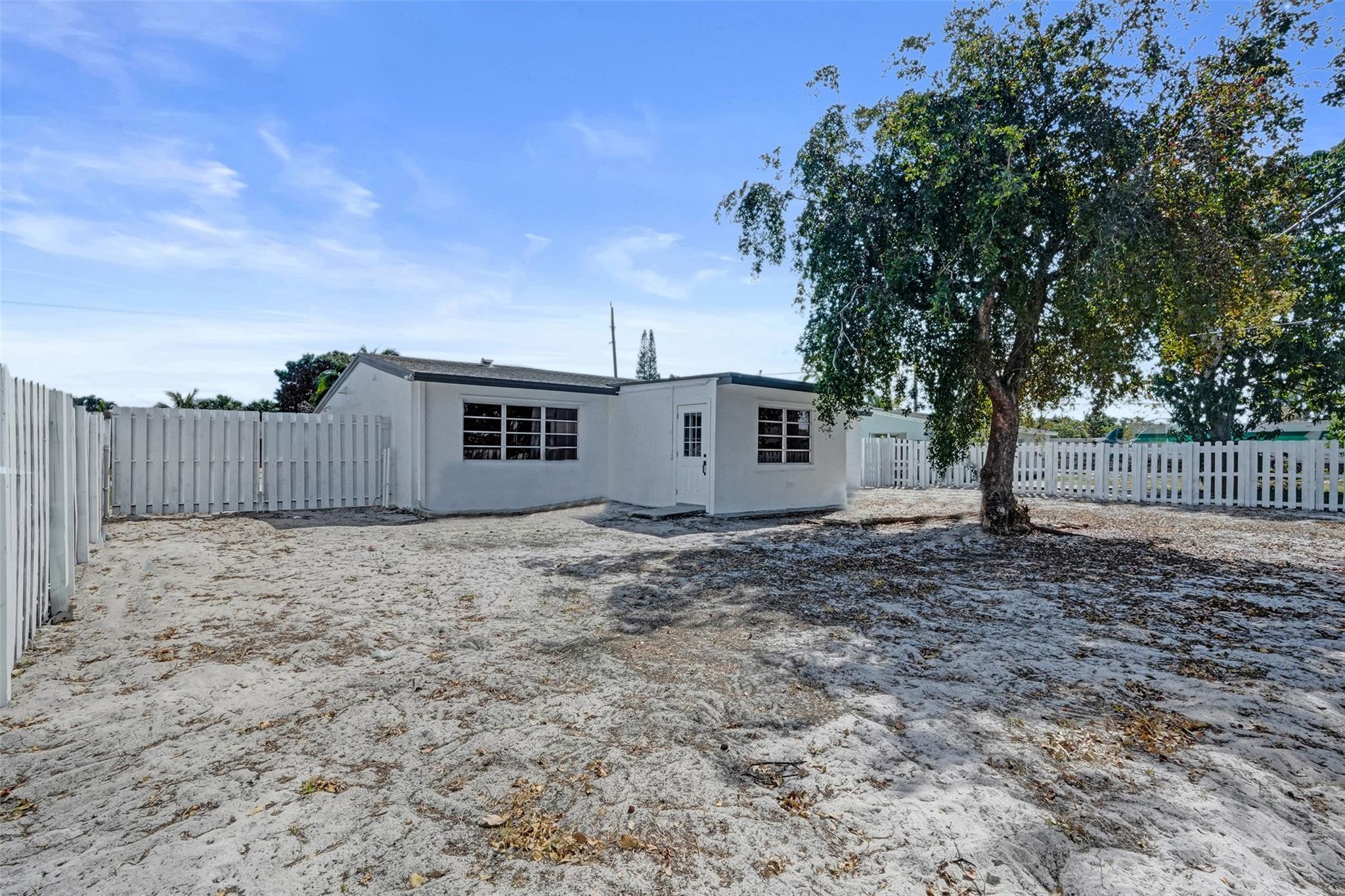 CORAL MANOR - Residential