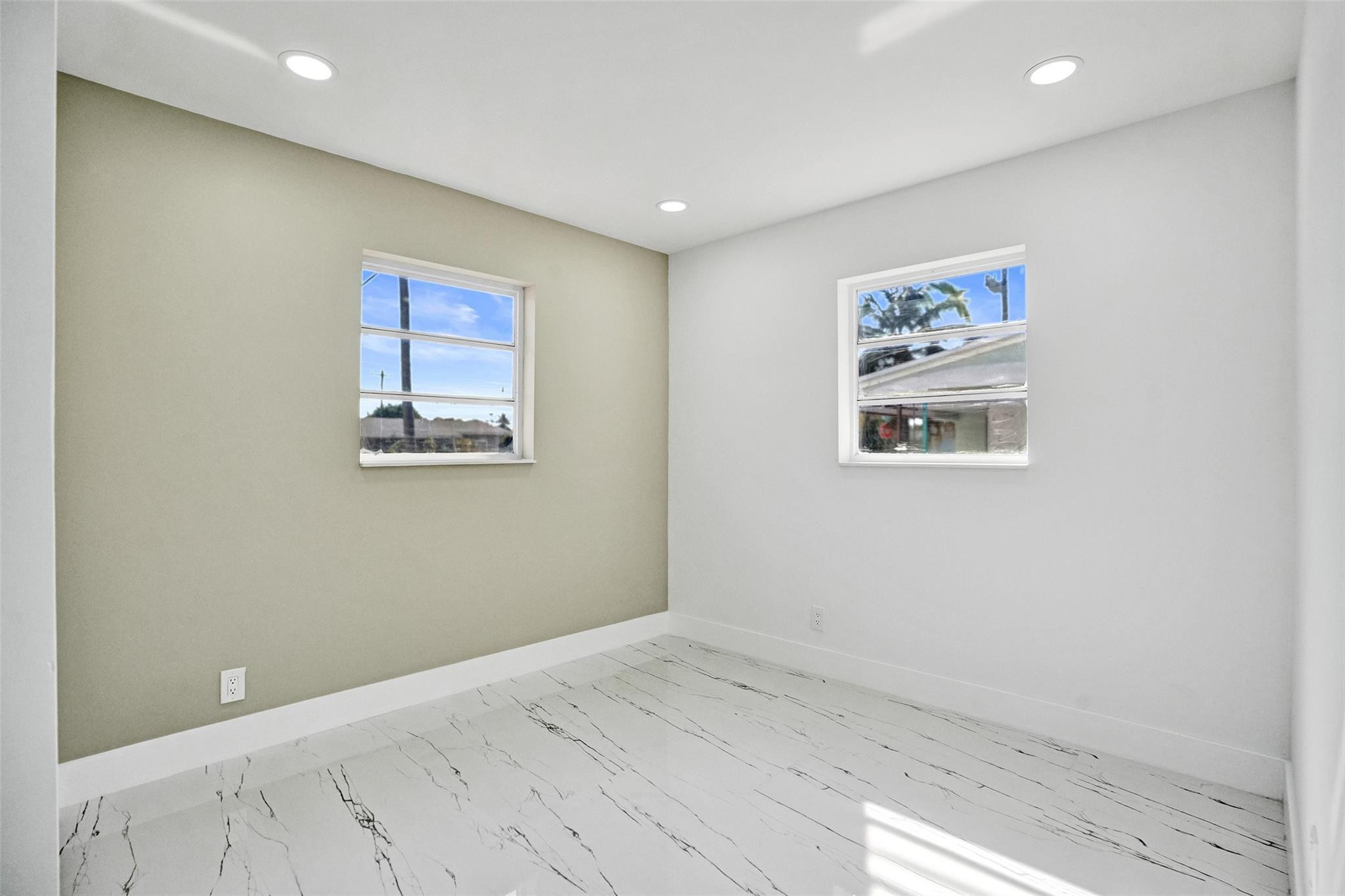 CORAL MANOR - Residential