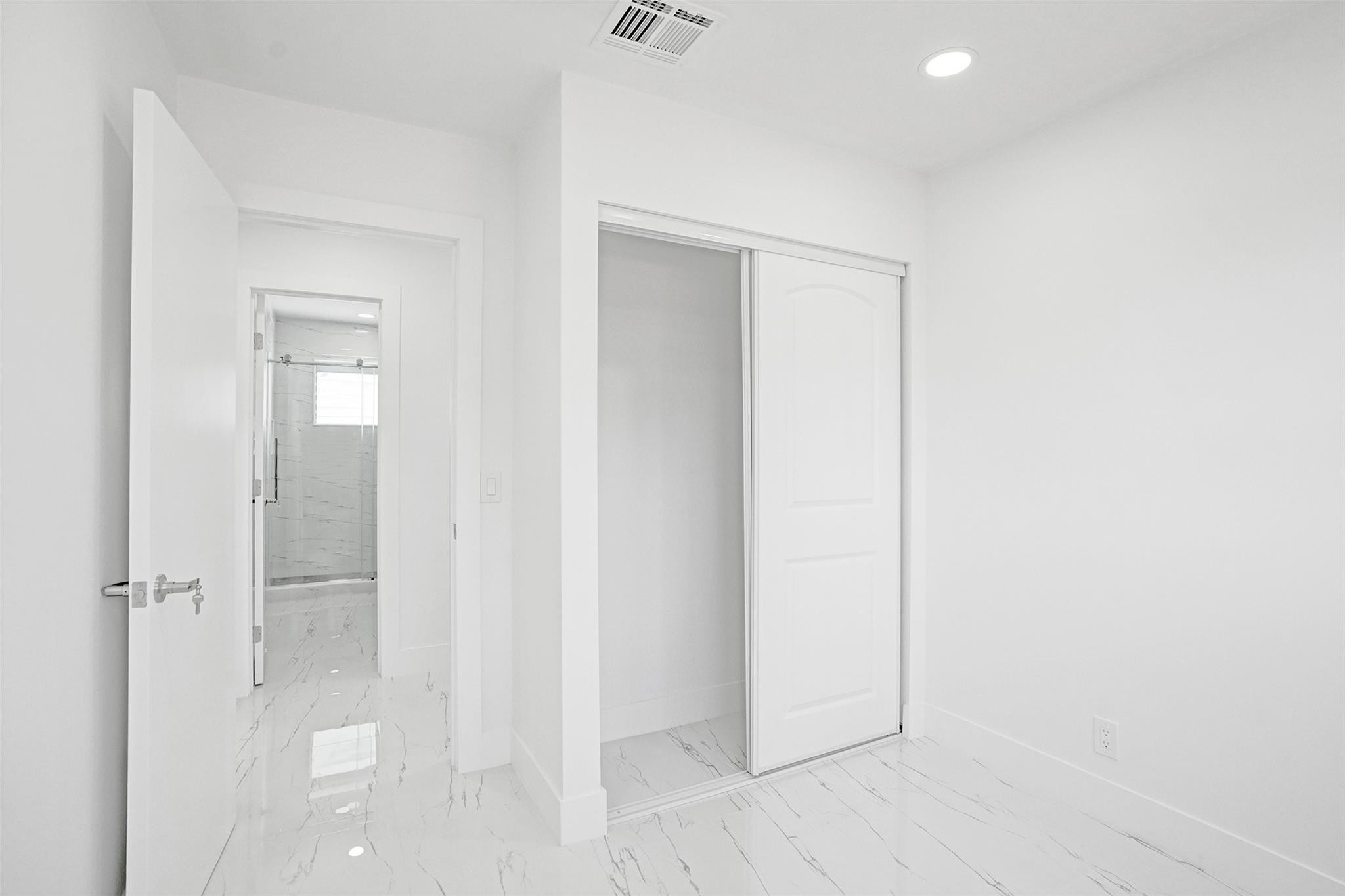 CORAL MANOR - Residential