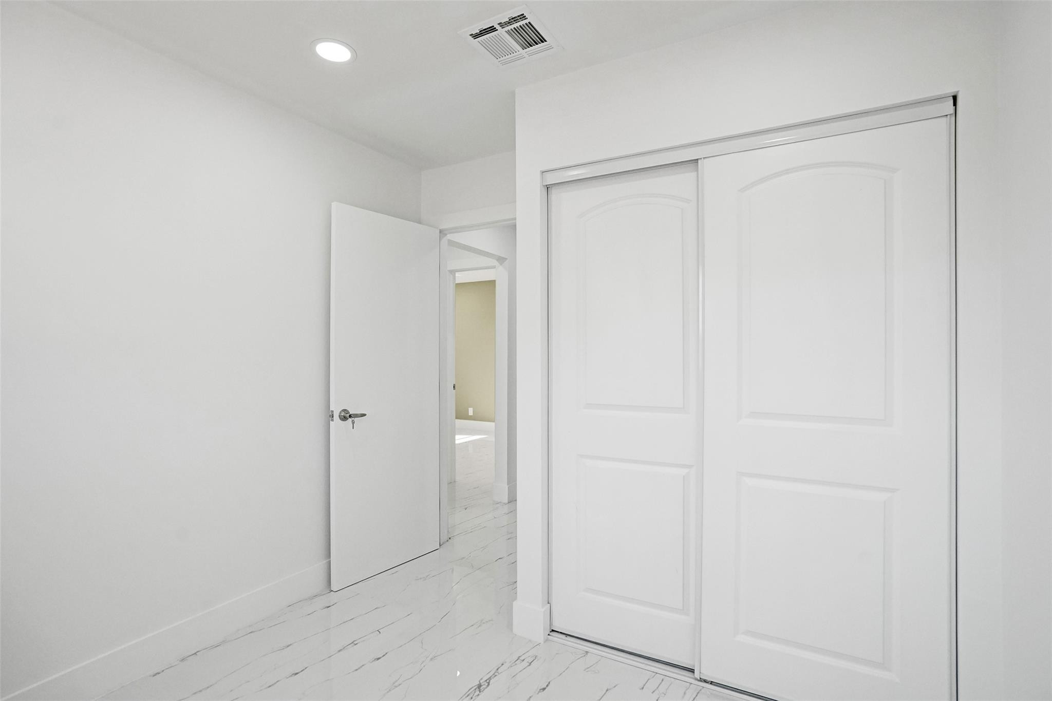 CORAL MANOR - Residential