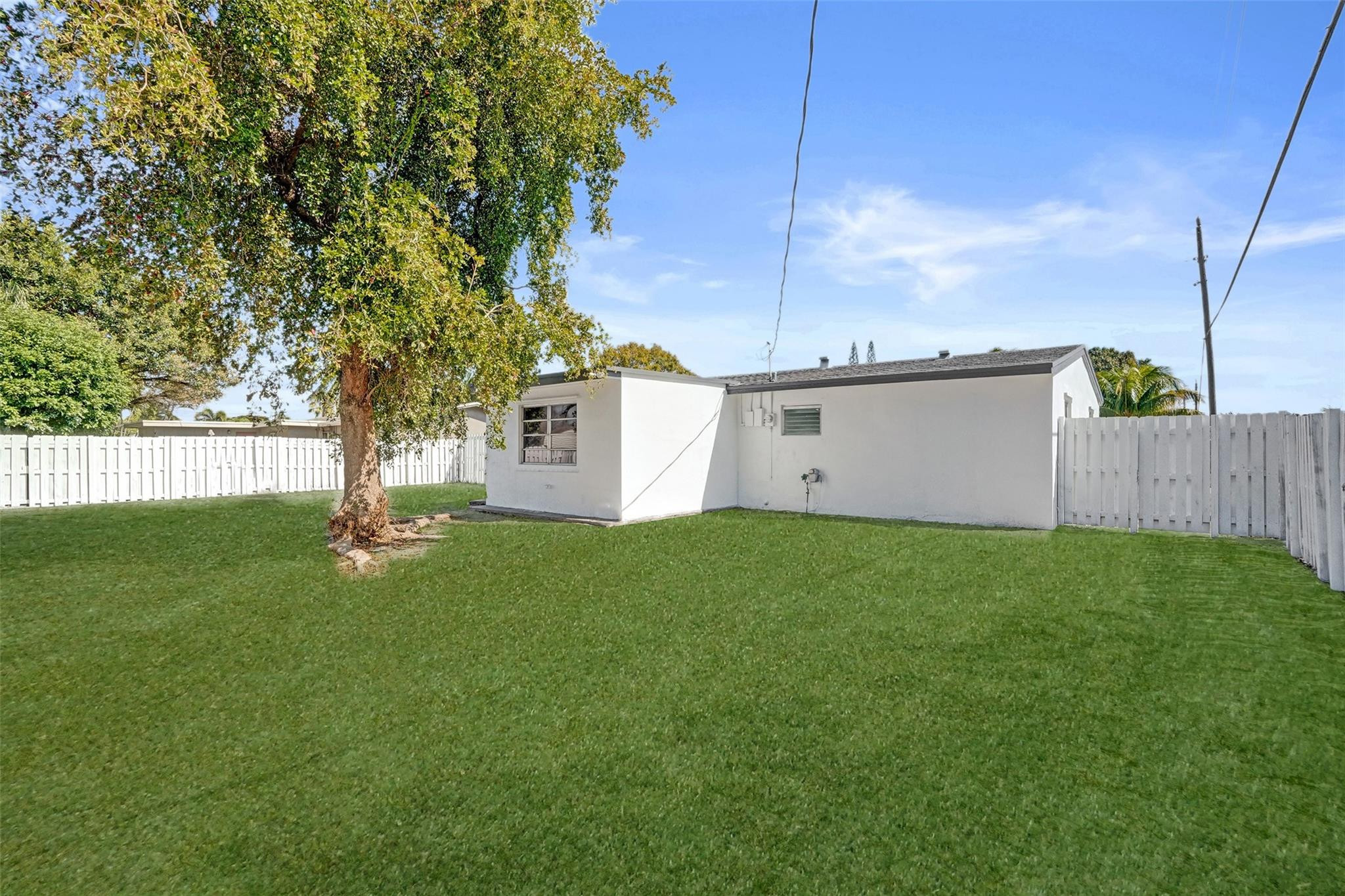 CORAL MANOR - Residential