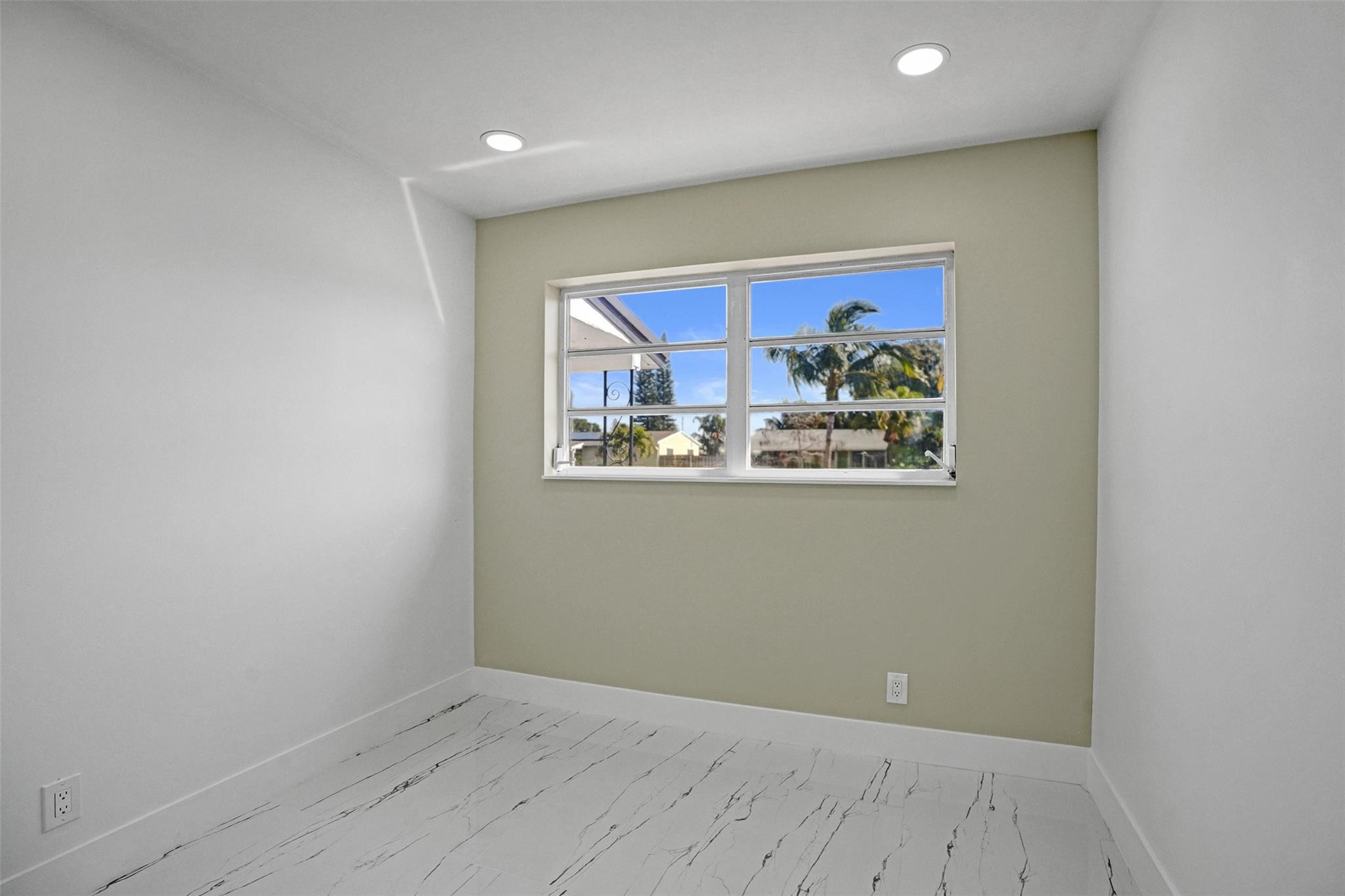 CORAL MANOR - Residential