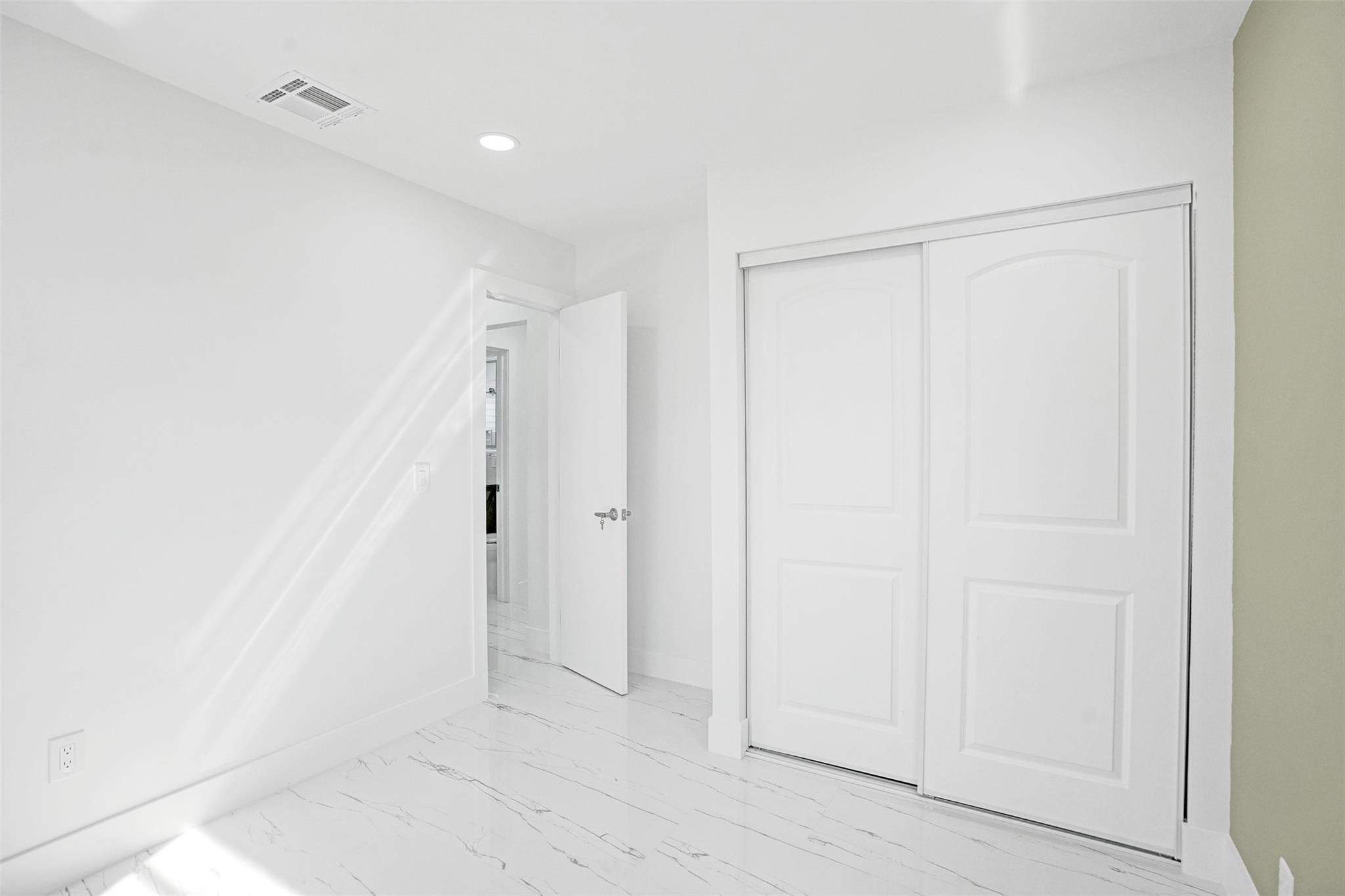 CORAL MANOR - Residential