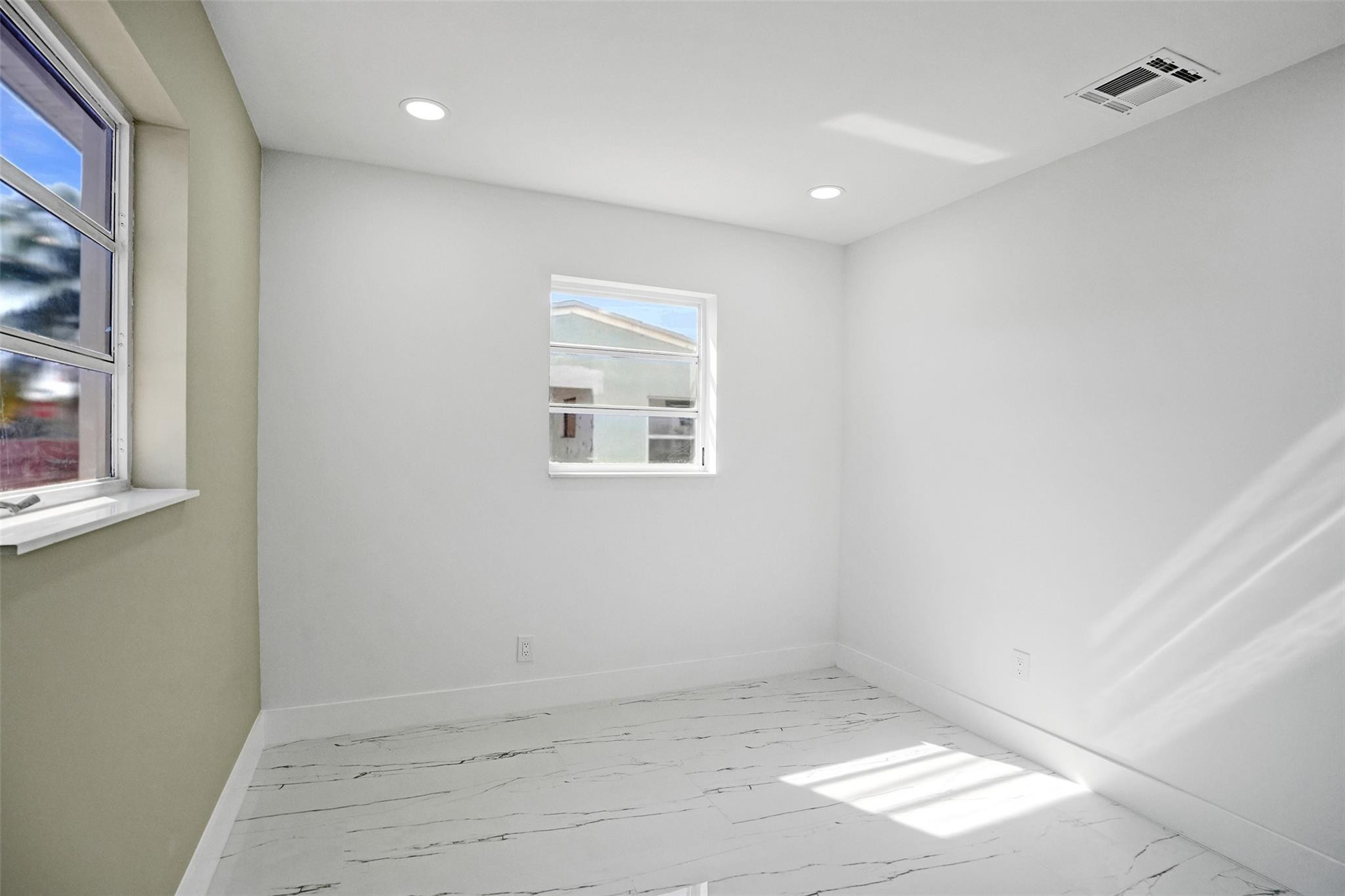 CORAL MANOR - Residential