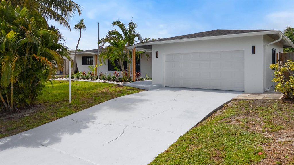 Photo of 3914 Holly Drive, Palm Beach Gardens, FL 33410 (MLS # R11101407)