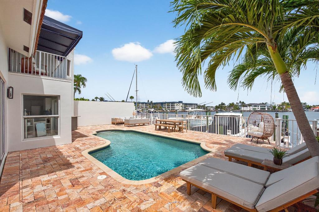 483 Pelican Way