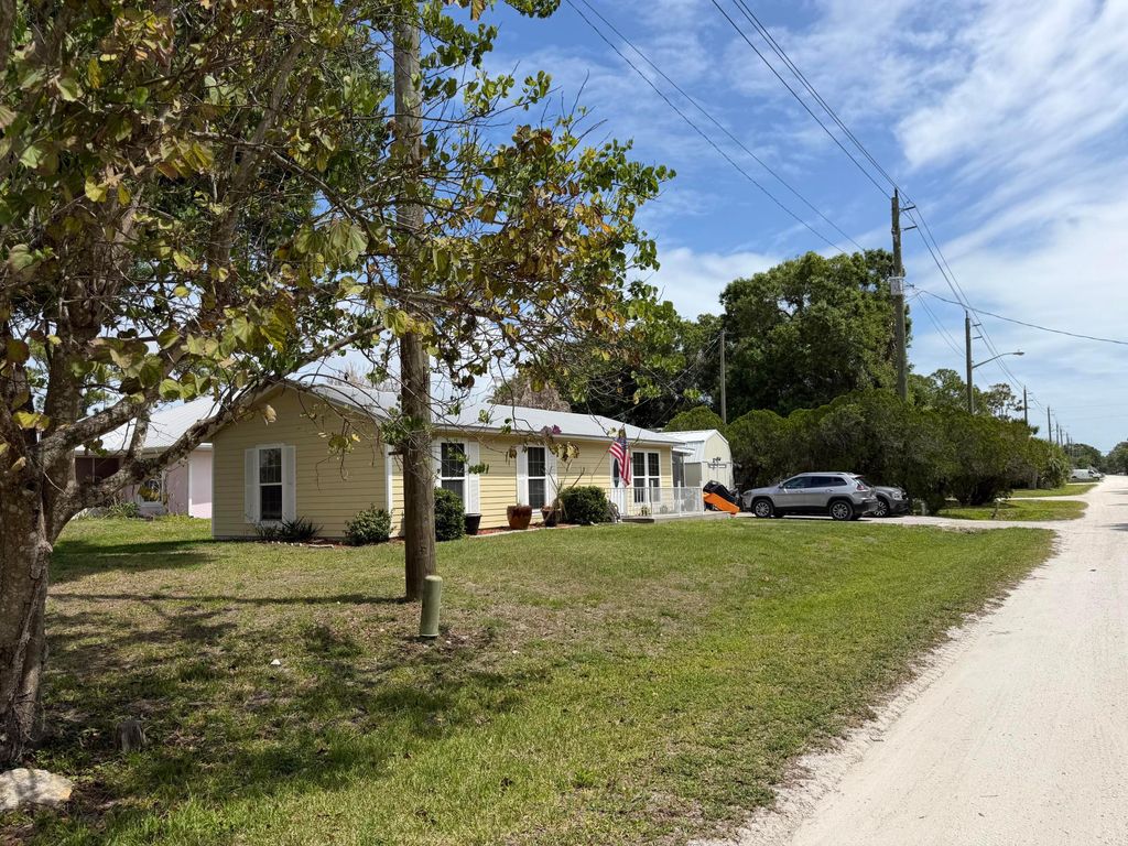 Photo of 2326 SW 15th St Street SW, Vero Beach, FL 32962 (MLS # B26021410)