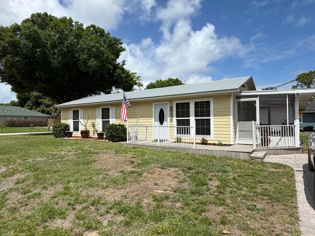 Photo of 2326 SW 15th St Street SW, Vero Beach, FL 32962 (MLS # B26021410)