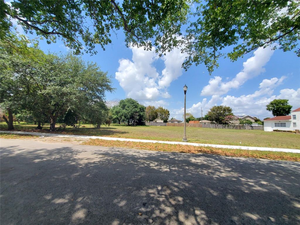 Photo of 56 SW Sw Avenue, Davie, FL 33314 (MLS # F10497956)