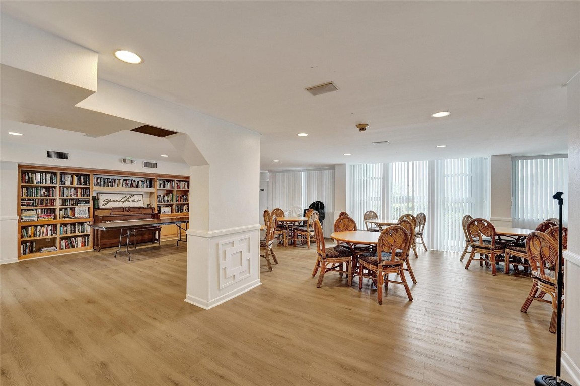 Breakwater Towers - Residential