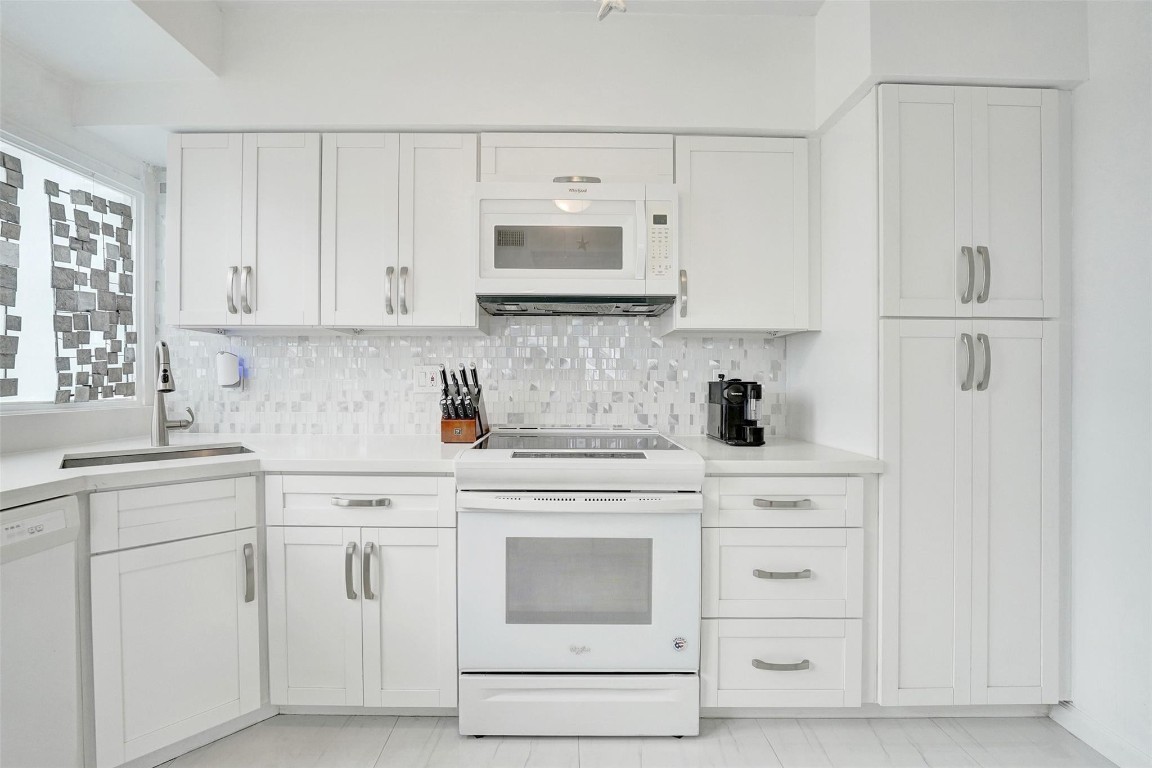 Breakwater Towers - Residential