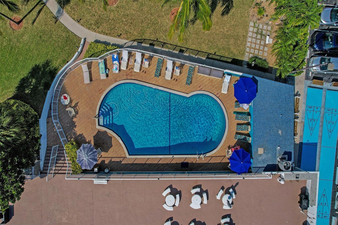 Breakwater Towers - Residential