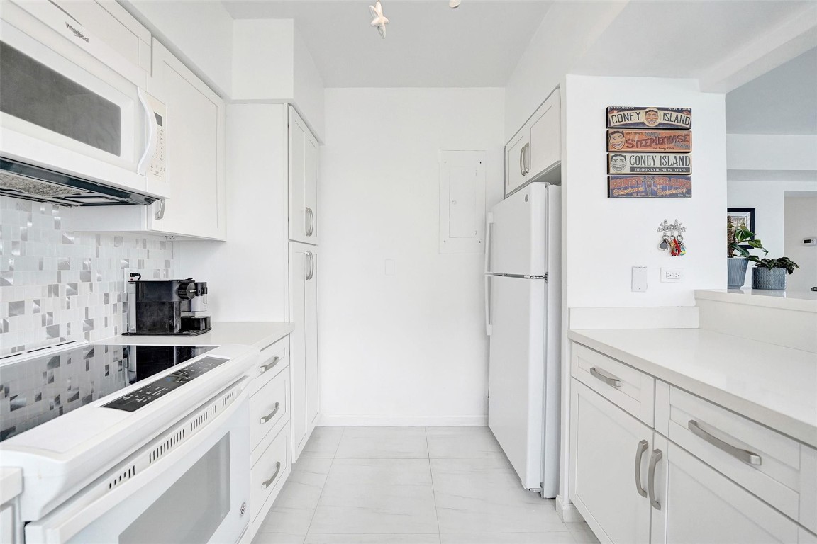 Breakwater Towers - Residential