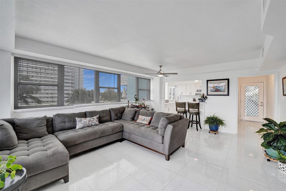 Breakwater Towers - Residential