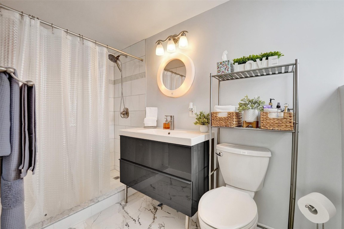 Breakwater Towers - Residential