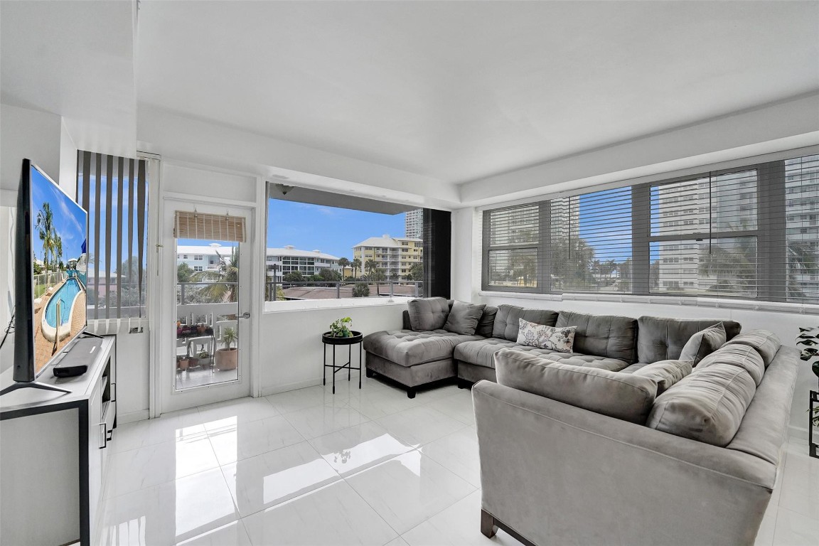 Breakwater Towers - Residential