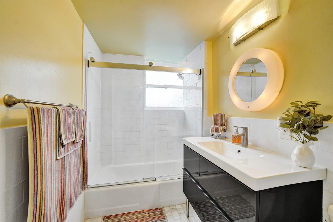 Breakwater Towers - Residential