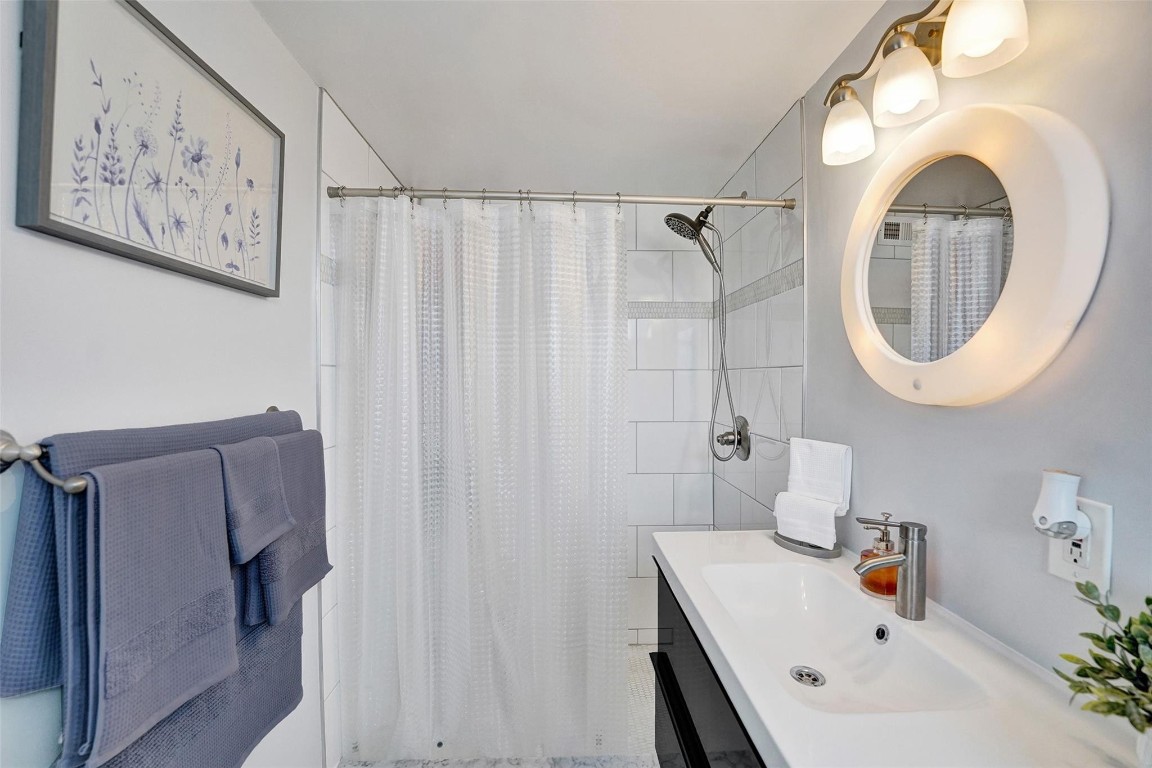 Breakwater Towers - Residential