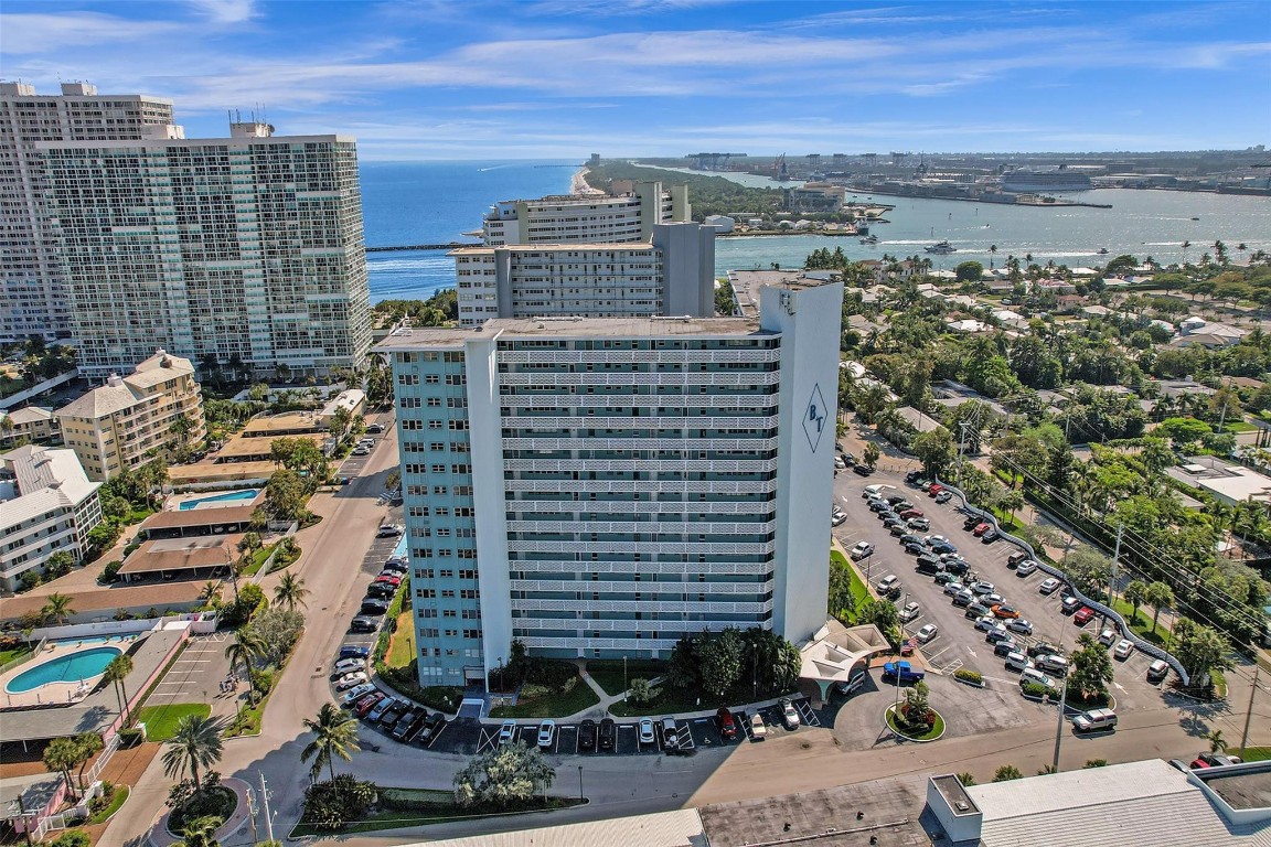 Breakwater Towers - Residential
