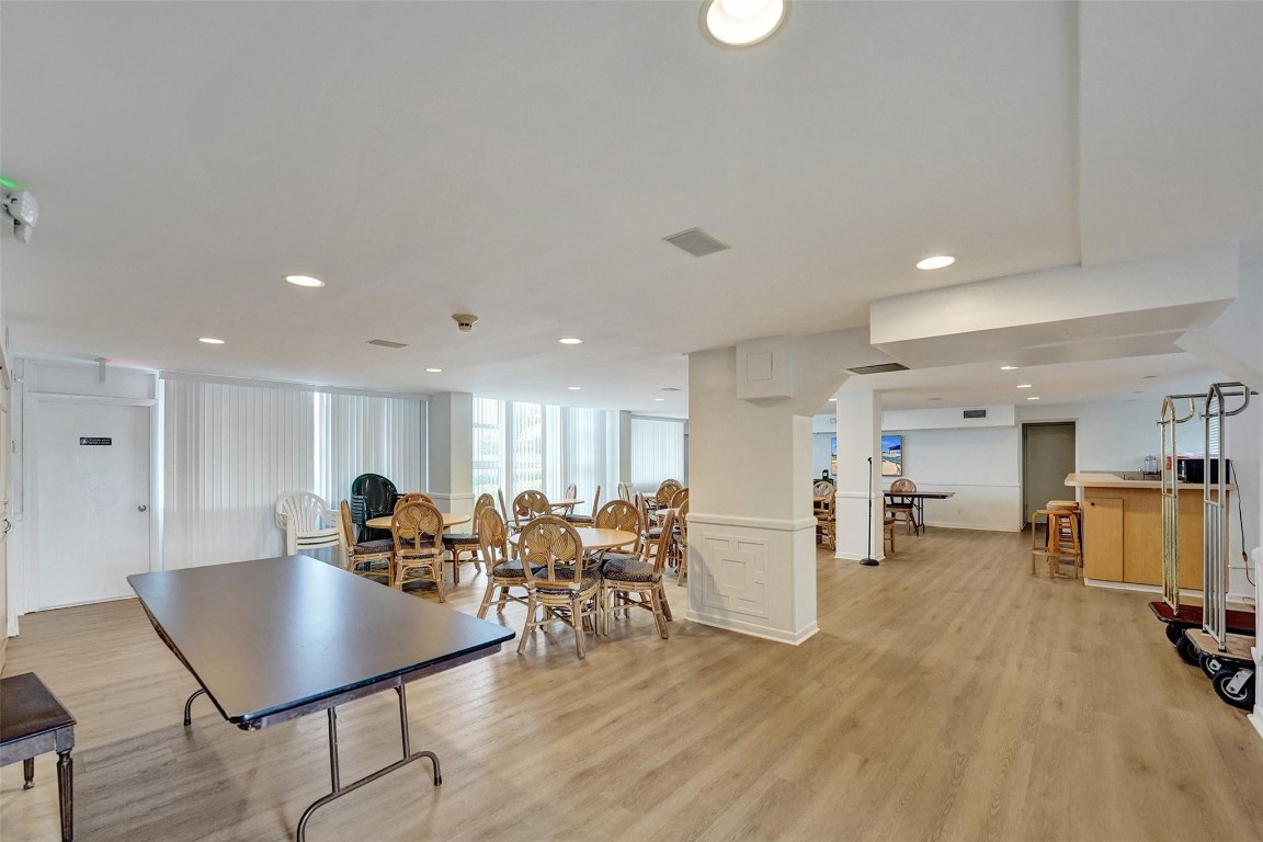 Breakwater Towers - Residential