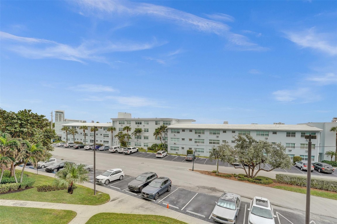 Breakwater Towers - Residential