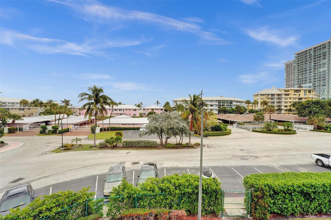 Breakwater Towers - Residential