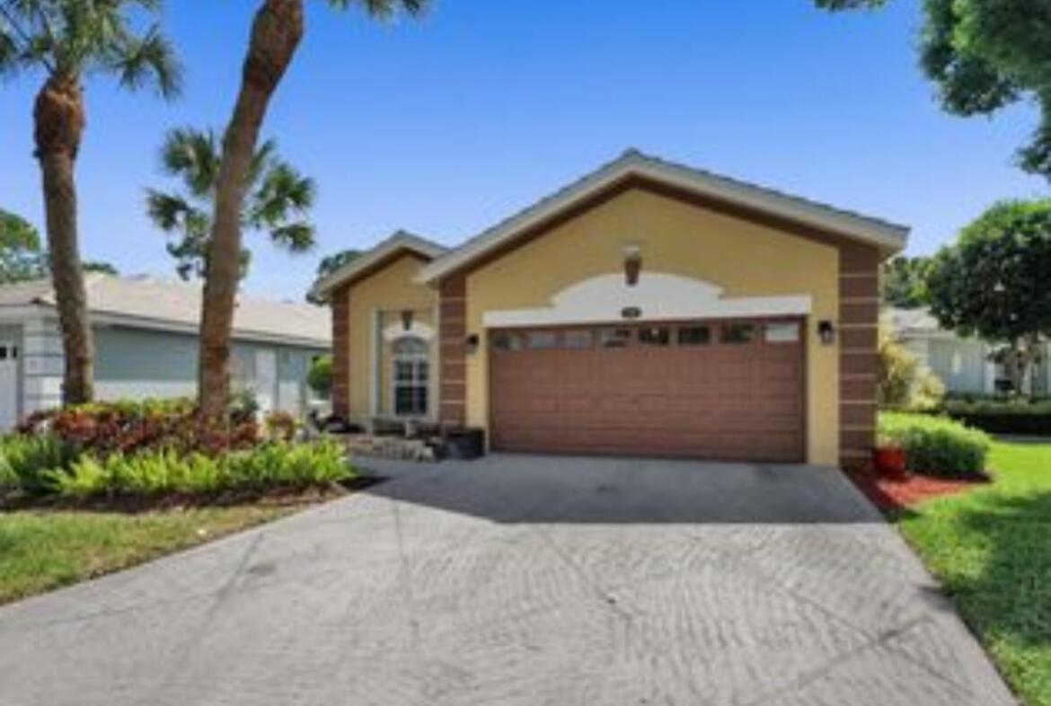 Nice and beautiful community , Property is in a very desirable neighborhood. Property is located in the center of the best school. I95,SR, and Florida turnpike access. Property is close to shopping.whether a shopping plaza or Wellington shopping mall.