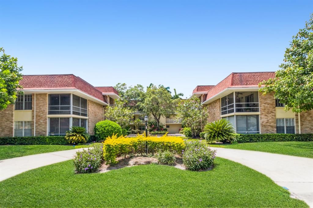 Photo of 5510 N Tamberlane Circle #143, Palm Beach Gardens, FL 33418 (MLS # R10719038)