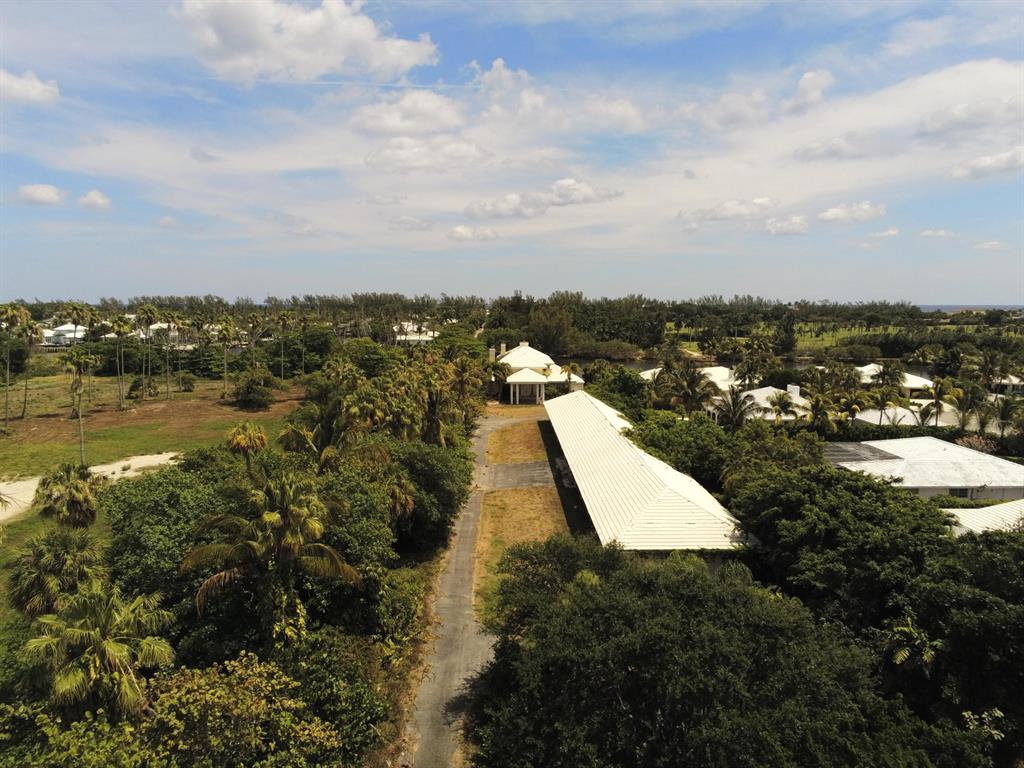 PLACE AU SOLEIL - Land