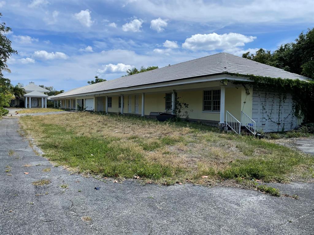 PLACE AU SOLEIL - Land