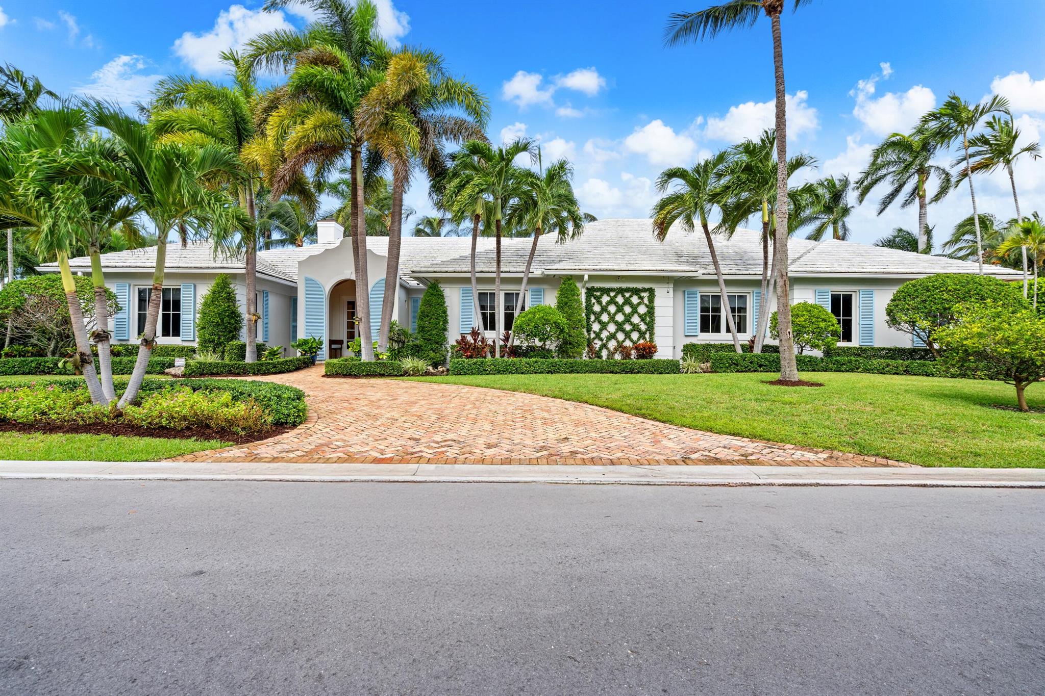 566 Palm Way
