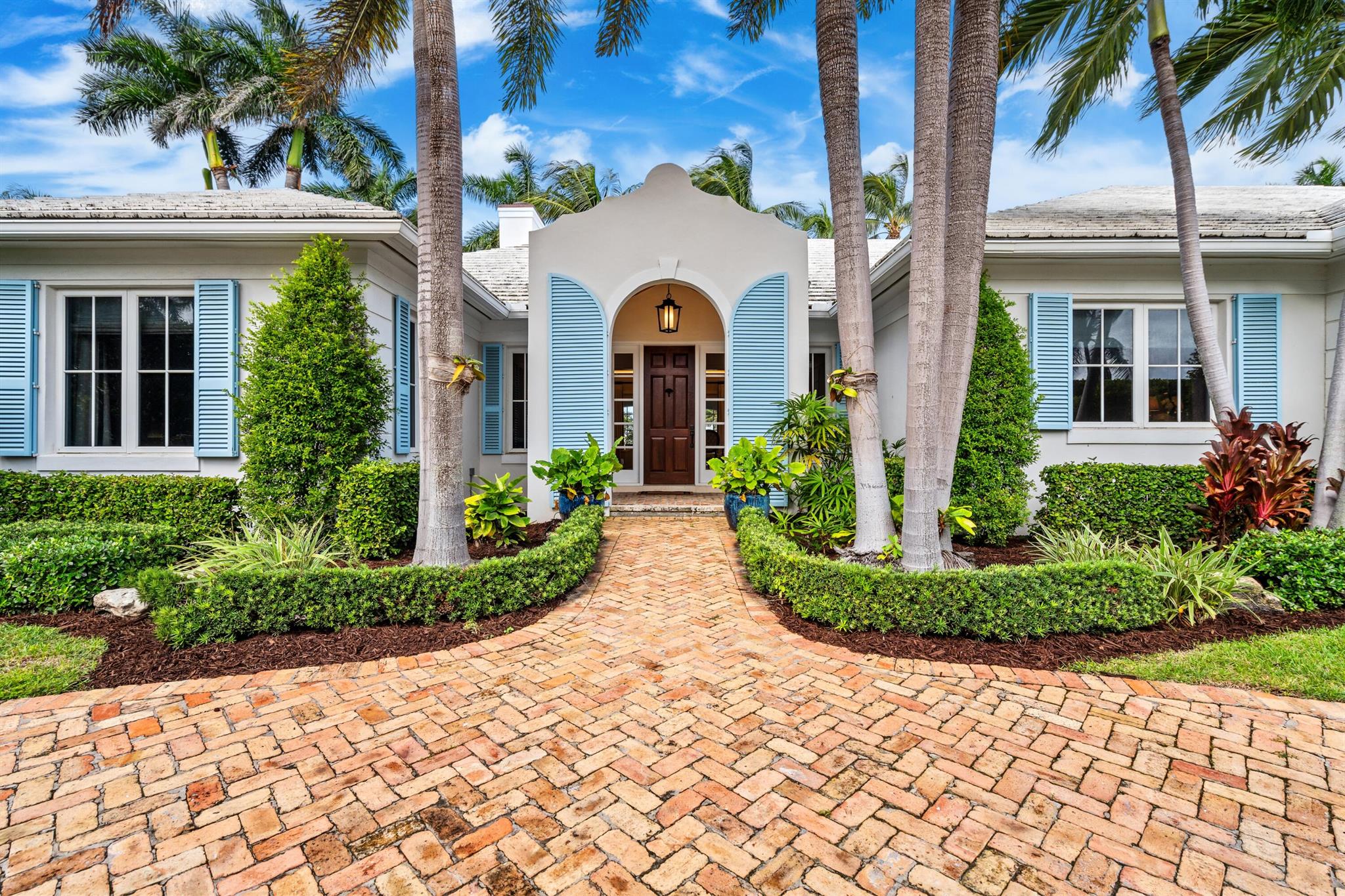 566 Palm Way