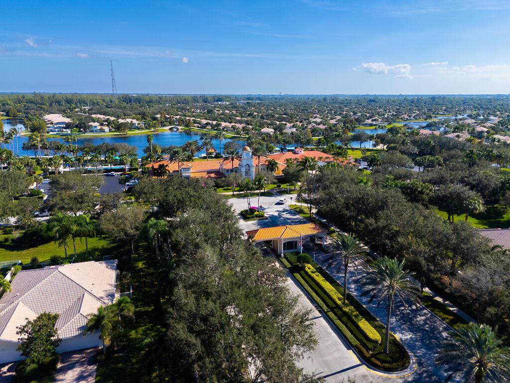 VILLAGEWALK OF WELLINGTON - Residential