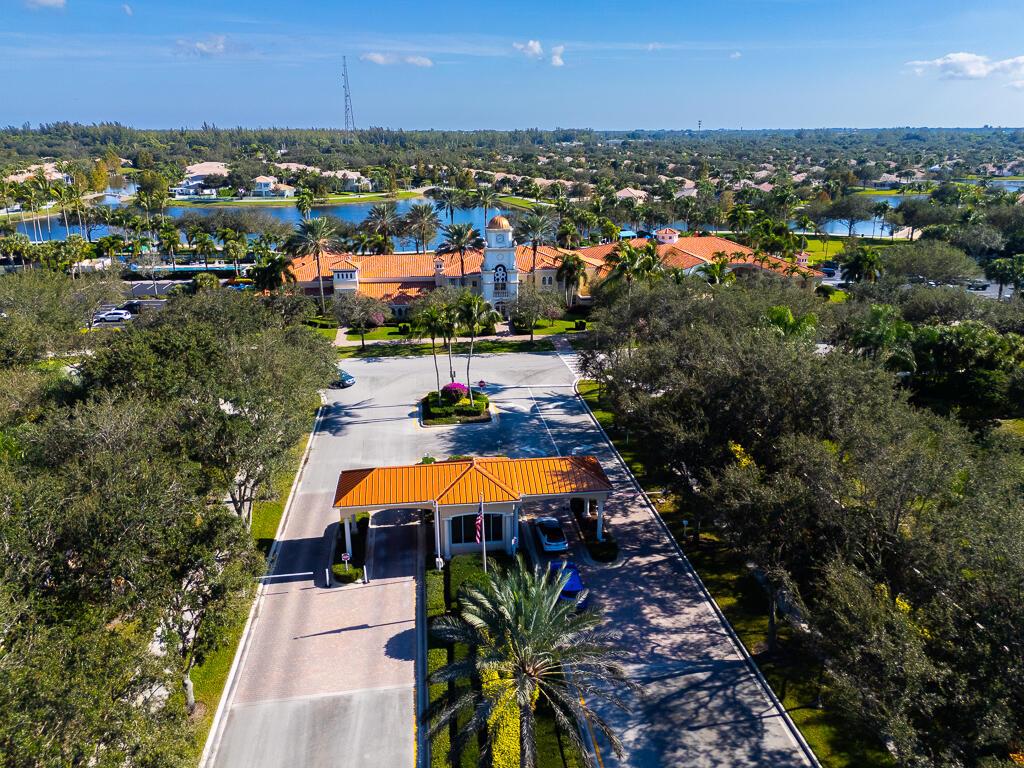 VILLAGEWALK OF WELLINGTON - Residential