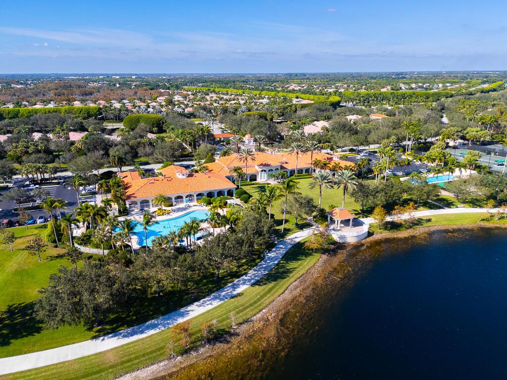 VILLAGEWALK OF WELLINGTON - Residential