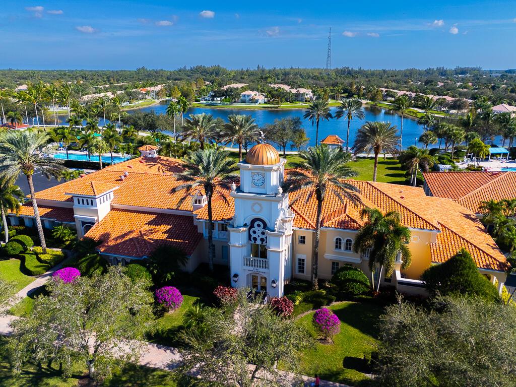 VILLAGEWALK OF WELLINGTON - Residential