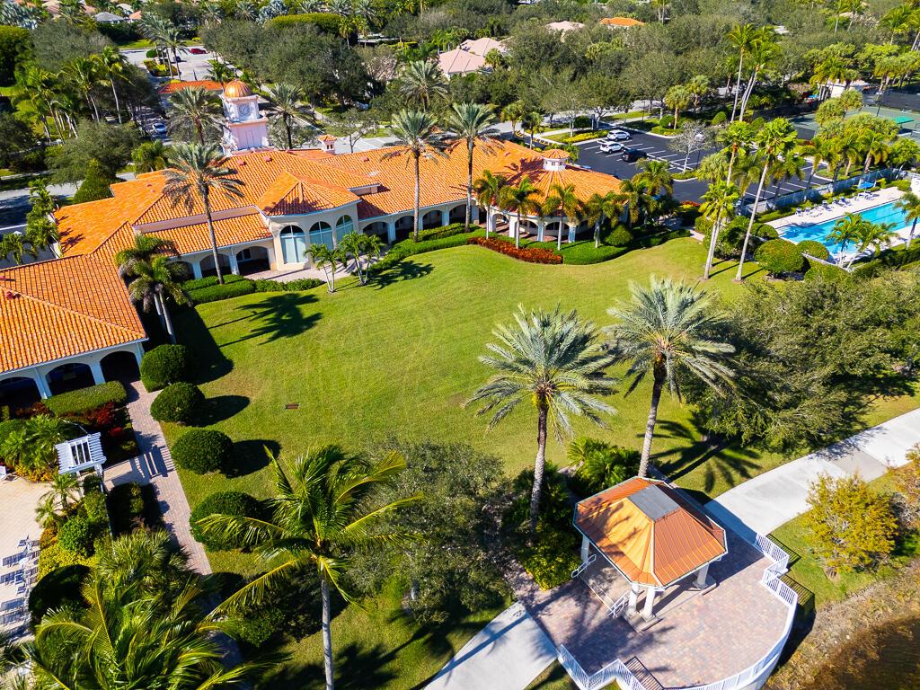 VILLAGEWALK OF WELLINGTON - Residential