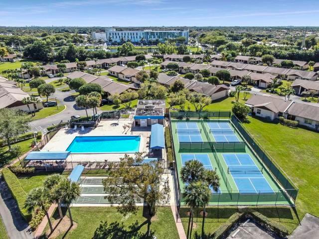 LAS VERDES / LAUREL OAK - Residential