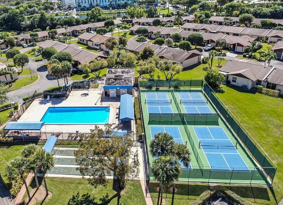 LAS VERDES / LAUREL OAK - Residential