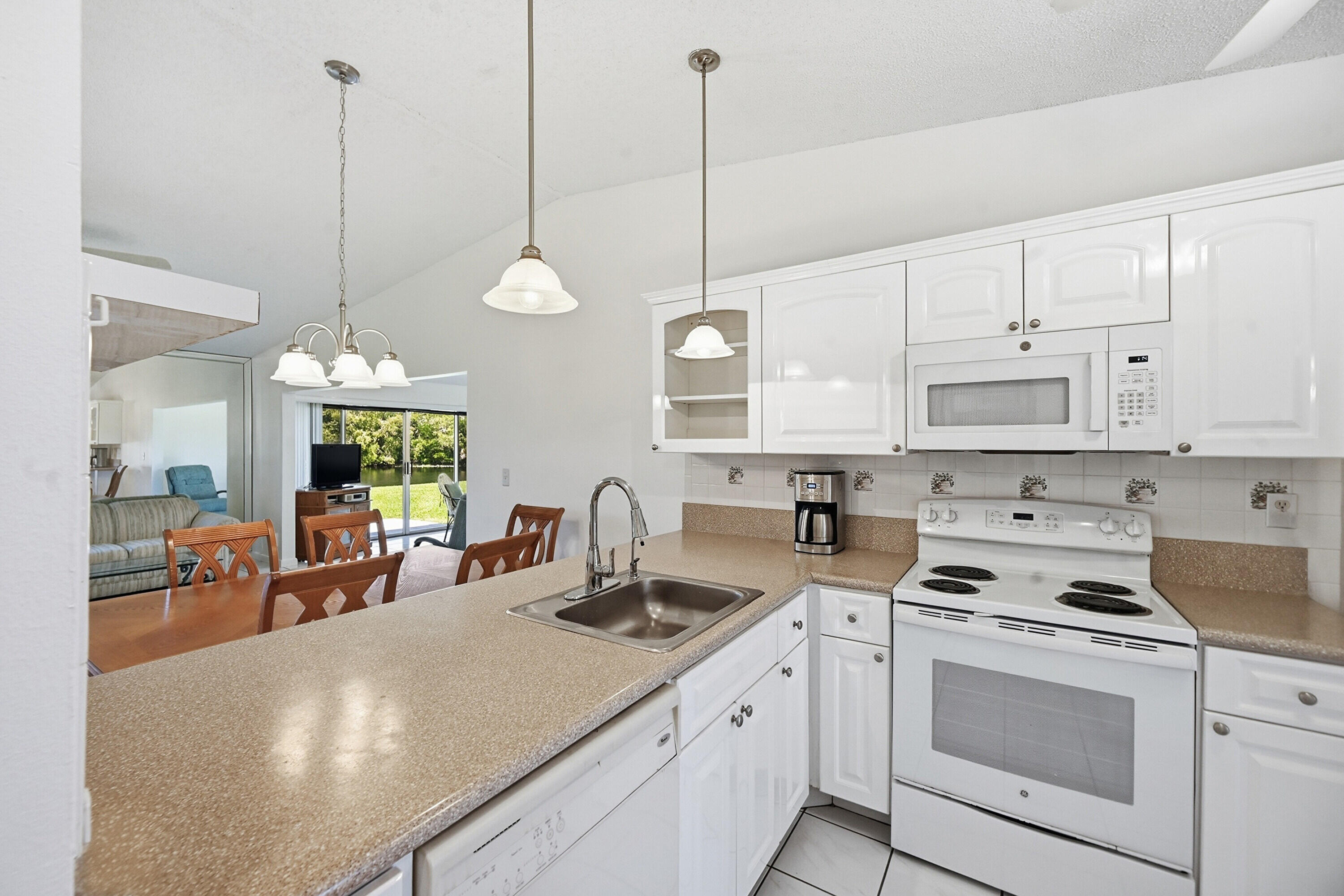 LAS VERDES / LAUREL OAK - Residential