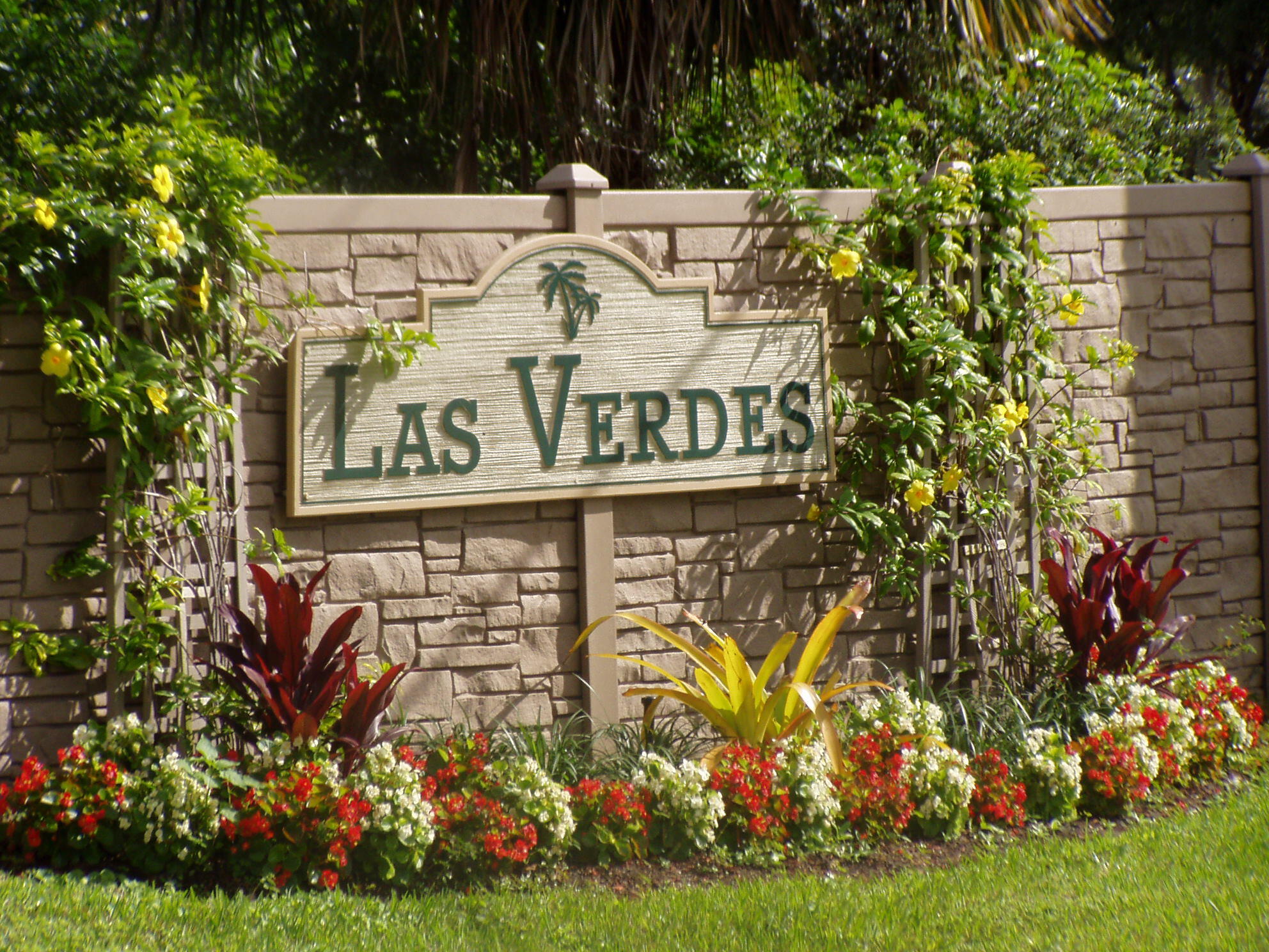 LAS VERDES / LAUREL OAK - Residential