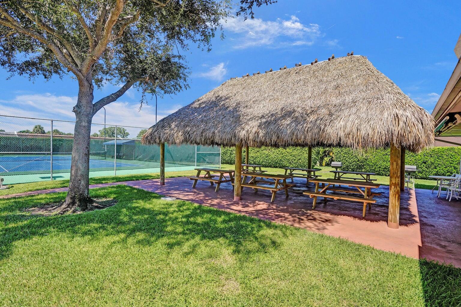 LAS VERDES / LAUREL OAK - Residential