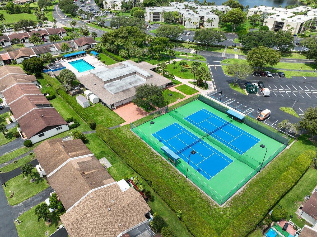 LAS VERDES / LAUREL OAK - Residential