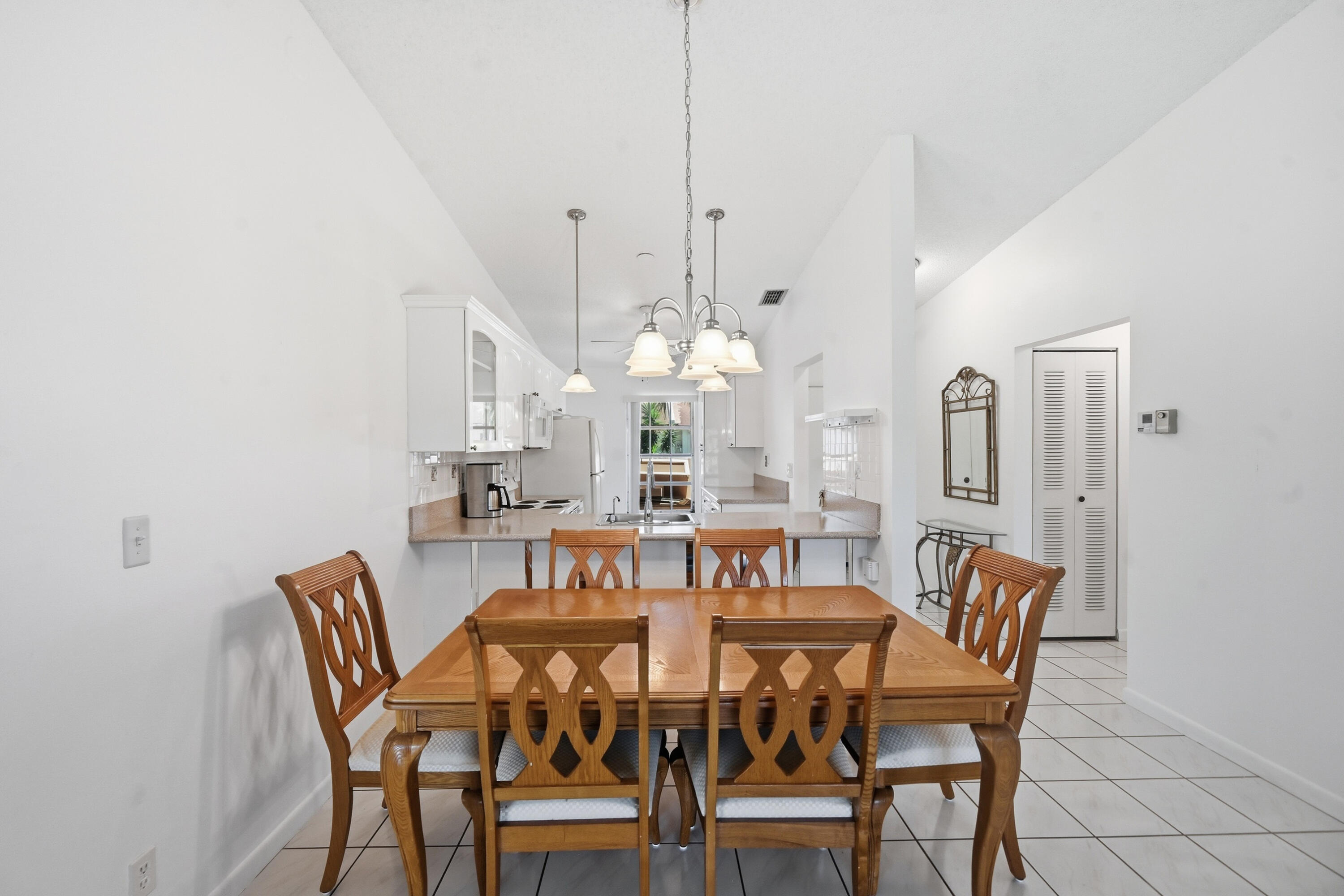 LAS VERDES / LAUREL OAK - Residential