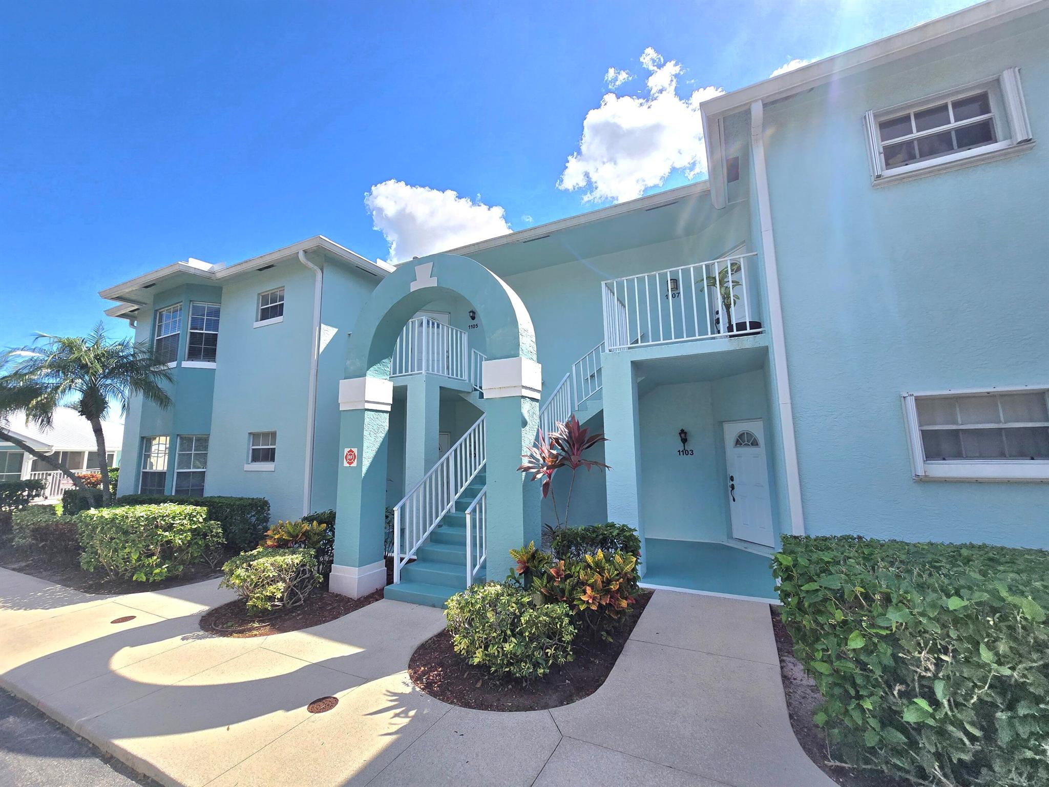 1105 SW Swan Lake Circle 103