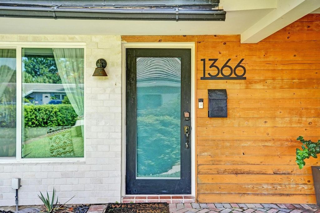 Photo of 1366 NE 39th Street, Oakland Park, FL 33334 (MLS # F10468960)