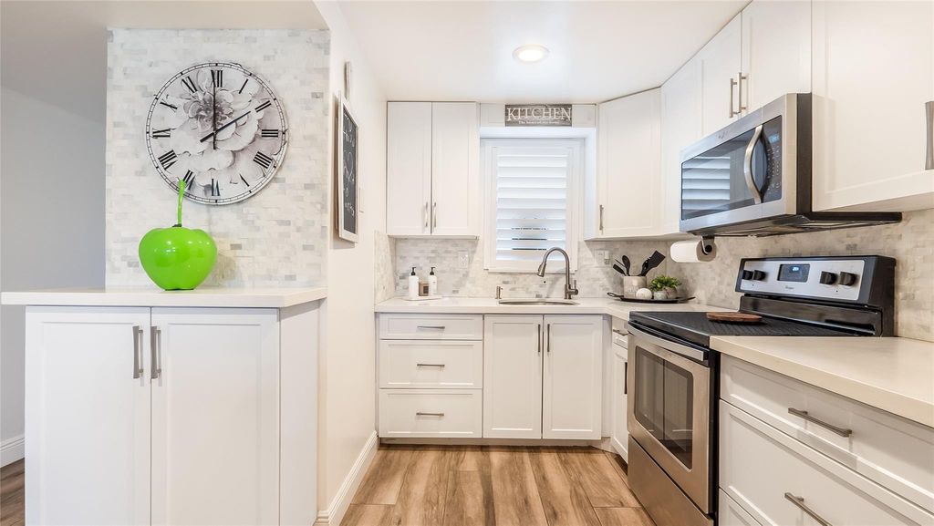 Photo of 3300 W Rolling Hills Circle #504, Davie, FL 33328 (MLS # F10496441)