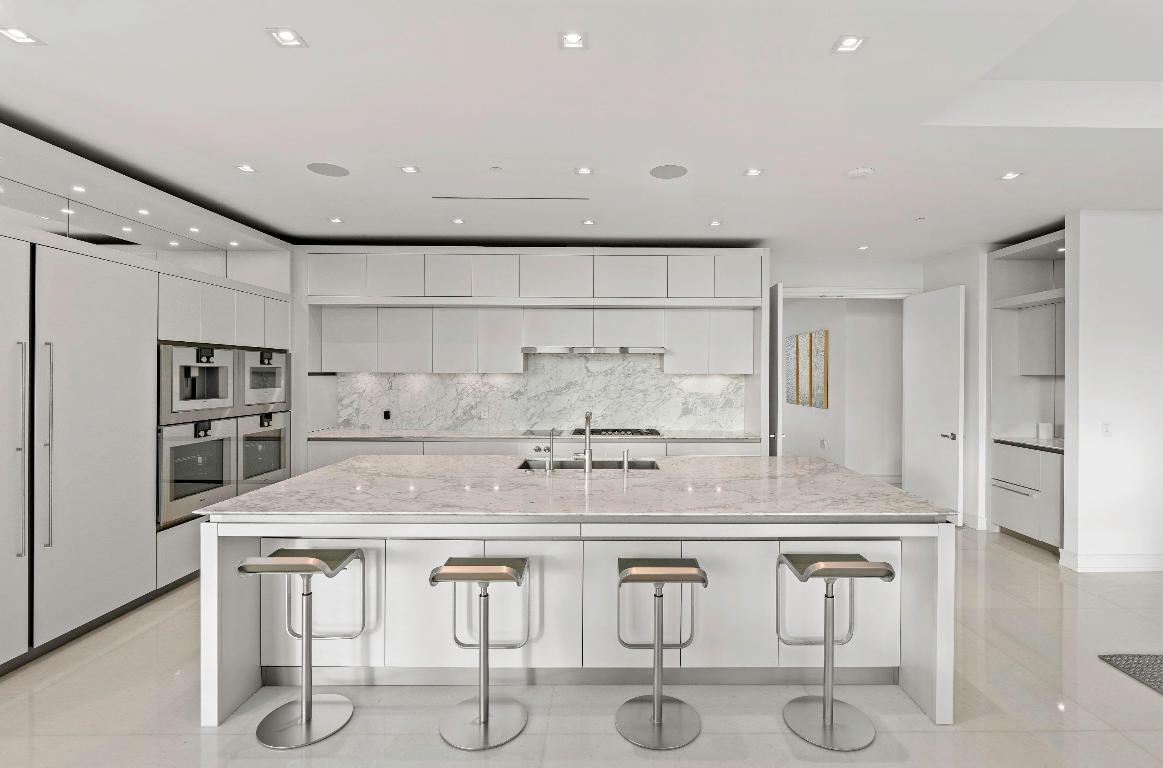 BRISTOL CONDO - Residential