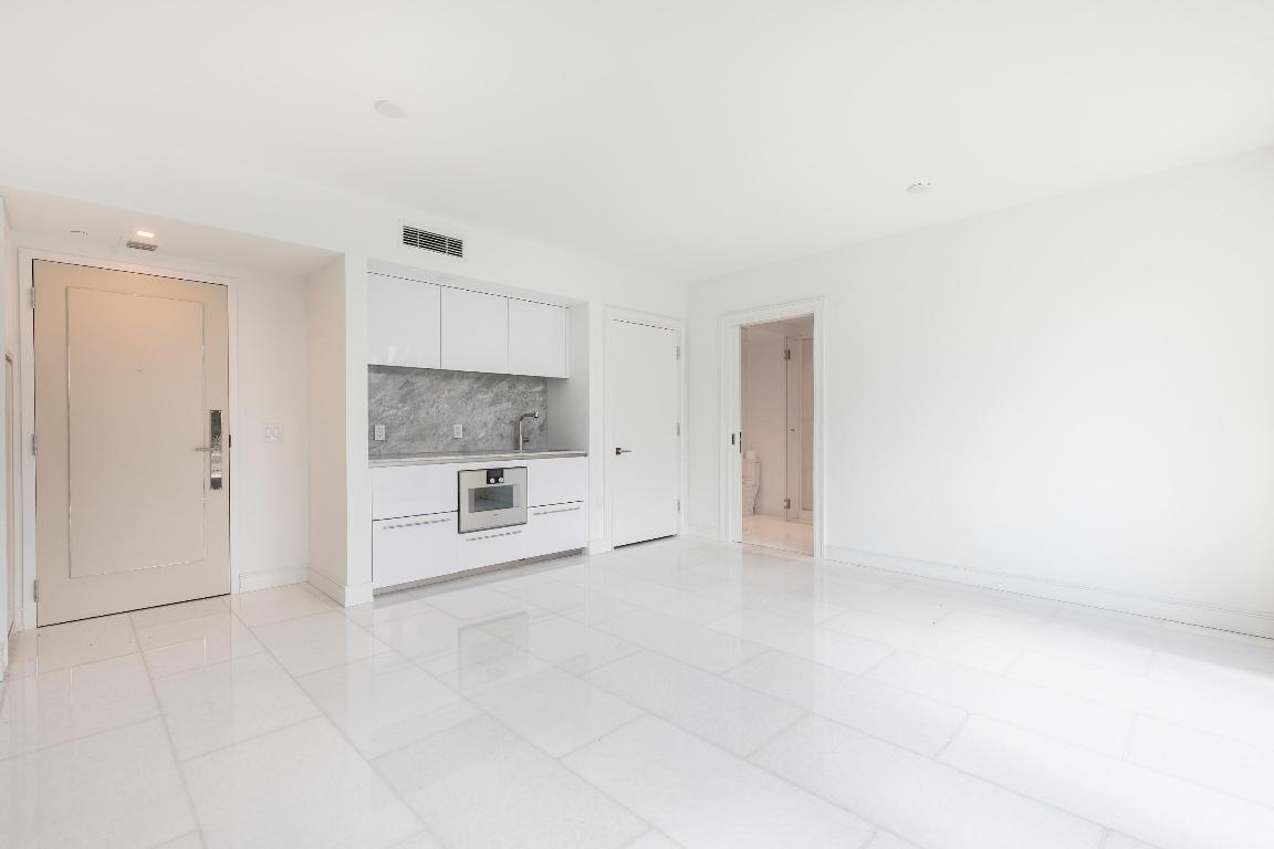 BRISTOL CONDO - Residential